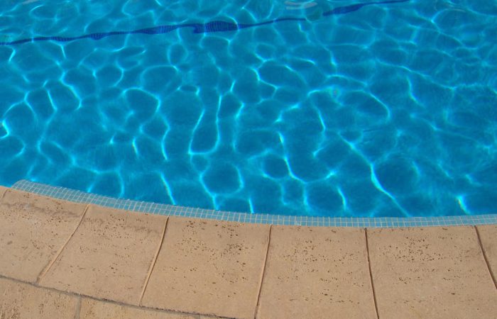 אבן קופינג לבריכה